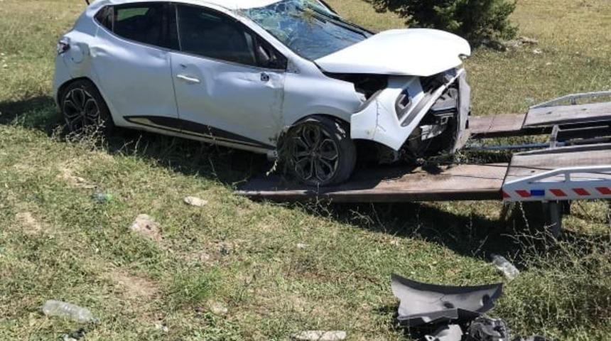 Tosya’da otomobil tarlaya uçtu: 5 yaralı