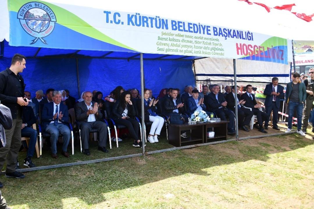 G&uuml;vende yaylasında 174.şenlik coşkusu