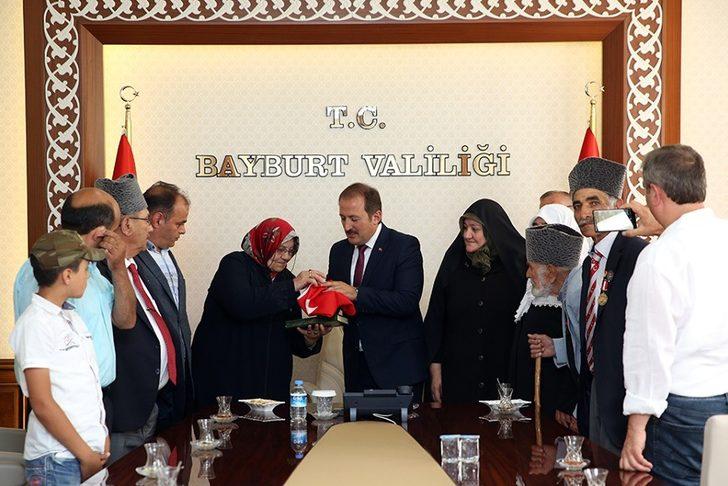 Şehit aileleri ve gaziler, Vali Pehlivan’a uğurlama ziyaretinde bulundu G2