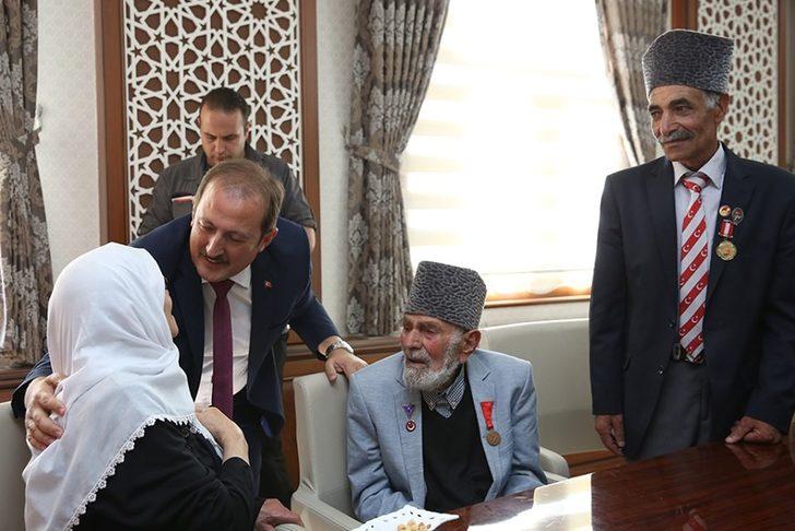 Şehit aileleri ve gaziler, Vali Pehlivan’a uğurlama ziyaretinde bulundu G5