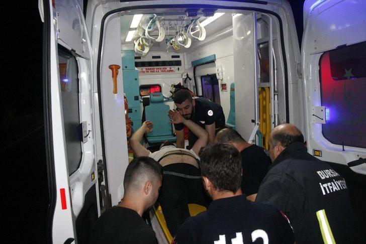 Bursa'da iki araç kafa kafaya çarpıştı: Ölü ve yaralılar var! G1