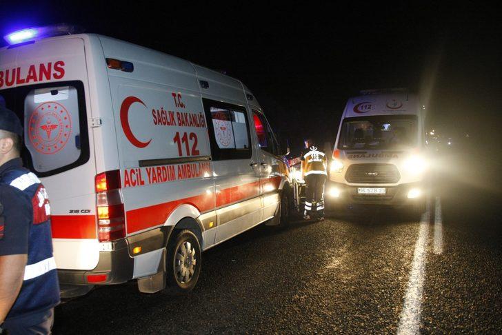 Bursa'da iki araç kafa kafaya çarpıştı: Ölü ve yaralılar var! G2