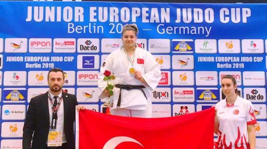 Kübranur Esir bronz madalya kazandı