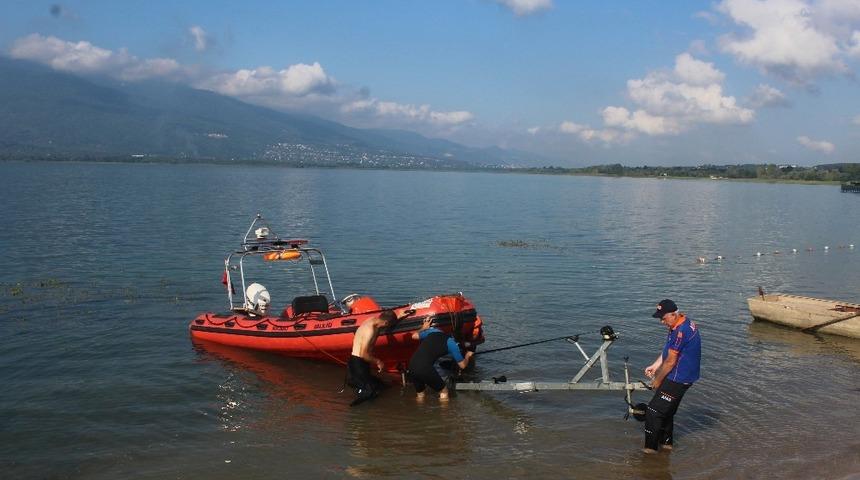Sapanca g&ouml;l&uuml;nde kaybolan &ccedil;ocuğun cansız bedenine ulaşıldı