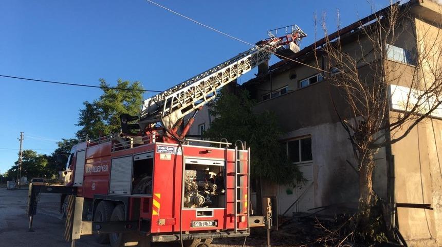 Çetinkaya’da çatı yangını