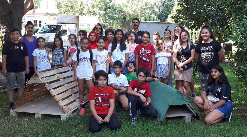 &Ccedil;ocuklar sokak hayvanları i&ccedil;in yuva yaptı