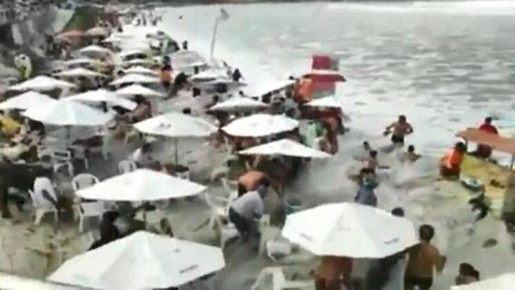 Plajda büyük dalgalar önüne geleni sürükledi G4