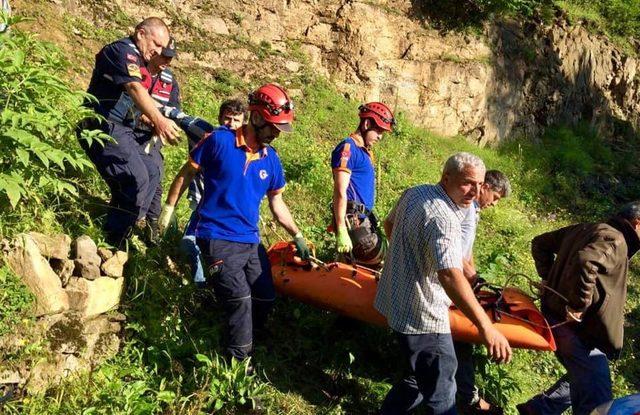 Otomobil yayla dönüşü uçuruma yuvarlandı: 1 ölü