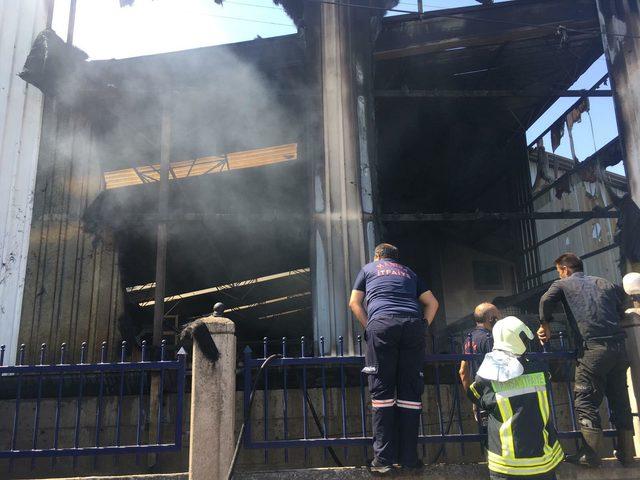 Manisa'da yedek parça fabrikasında yangın