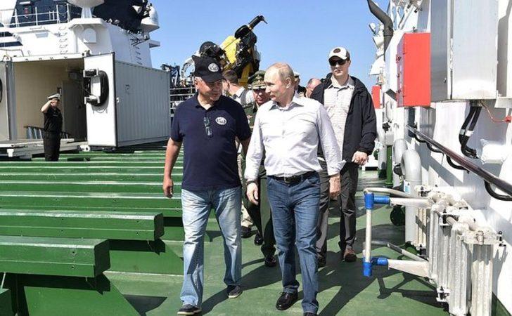 Vladimir Putin batık denizaltıyı inceledi G2