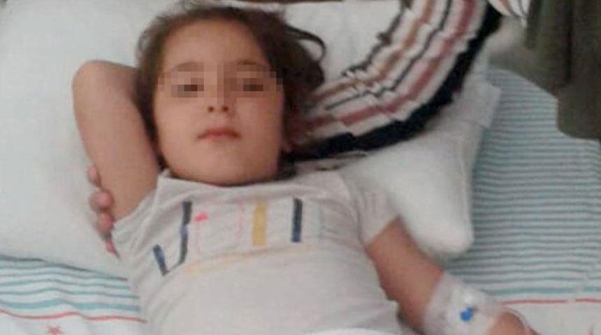 Asit içen 5 yaşındaki çocuk zehirlenerek hastaneye kaldırıldı