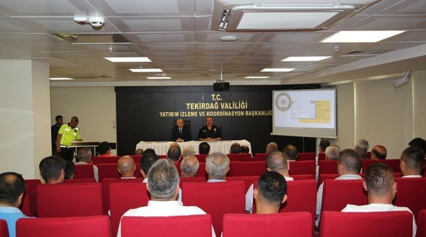 Vali ve emniyet m&uuml;d&uuml;r&uuml; esnafla bir araya geldi
