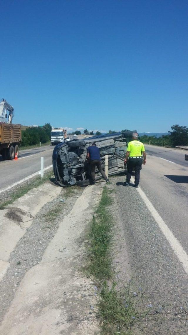 Yoldan çıkan otomobil takla attı: 2 yaralı