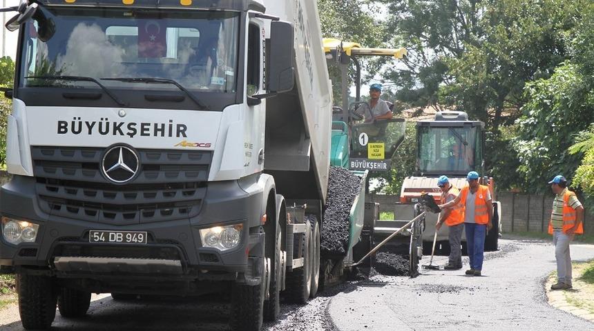Büyükşehir Belediyesi, şehir genelinde asfalt yenileme çalışmalarına devam ediyor