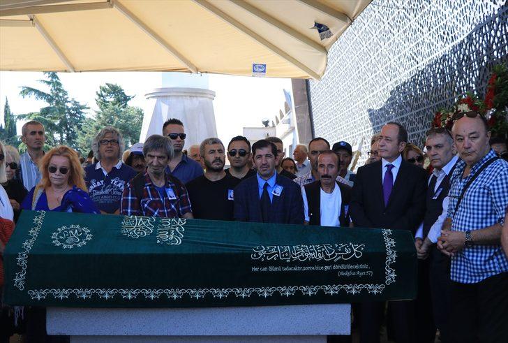 Yeşilçam'ın usta oyuncularından Yalçın Gülhan son yolculuğuna uğurlandı G2