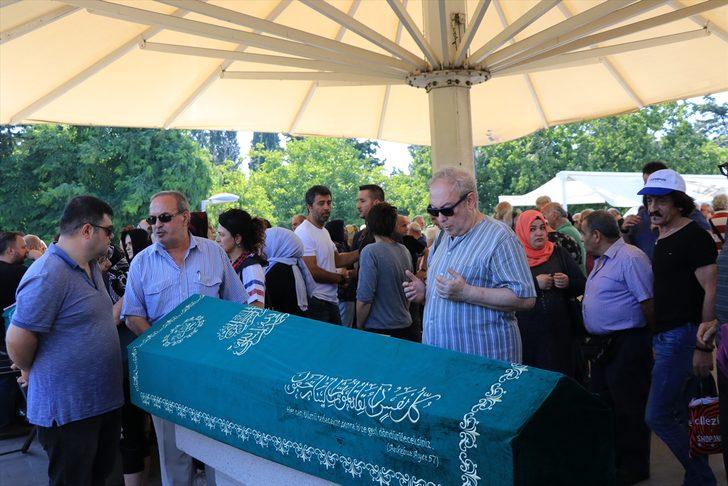 Yeşilçam'ın usta oyuncularından Yalçın Gülhan son yolculuğuna uğurlandı G3