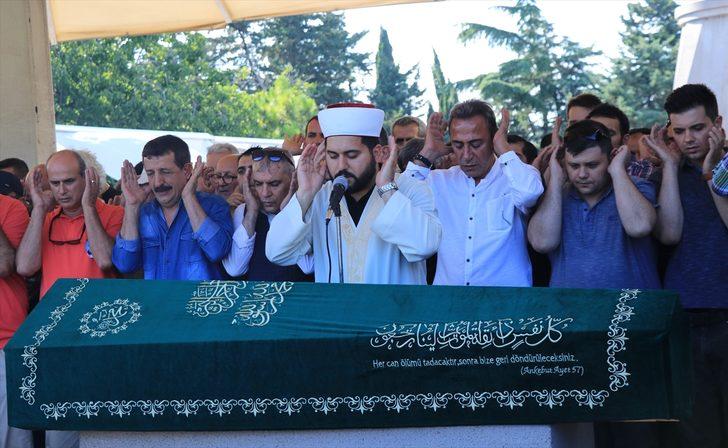 Yeşilçam'ın usta oyuncularından Yalçın Gülhan son yolculuğuna uğurlandı G4