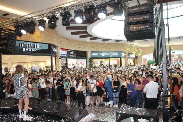 Şarkıcı Merve Özbey’den, Highway’de sevenlerine konser G2