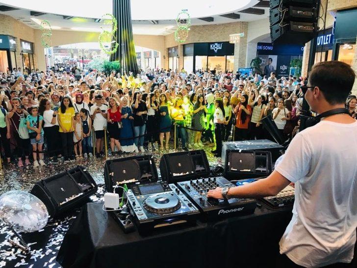 Şarkıcı Merve Özbey’den, Highway’de sevenlerine konser G3