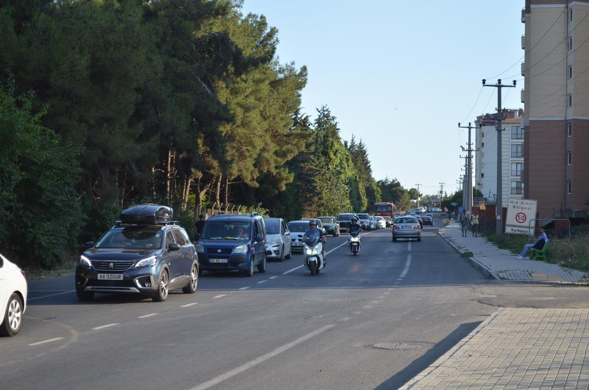 Herkes akın etti, kilometrelerce sıra oldu! Adım atacak yer kalmadı