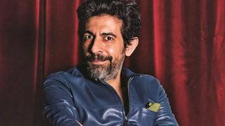 Okan Bayülgen yeni imajıyla şaşkına çevirdi!