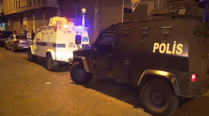 Kaçmaya fırsatı dahi olmadı! Küçük çocuk çatışmanın ortasında kaldı!