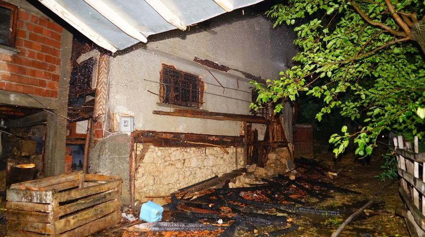 Kastamonu'da korkutan yangın! K&uuml;le d&ouml;nd&uuml;!