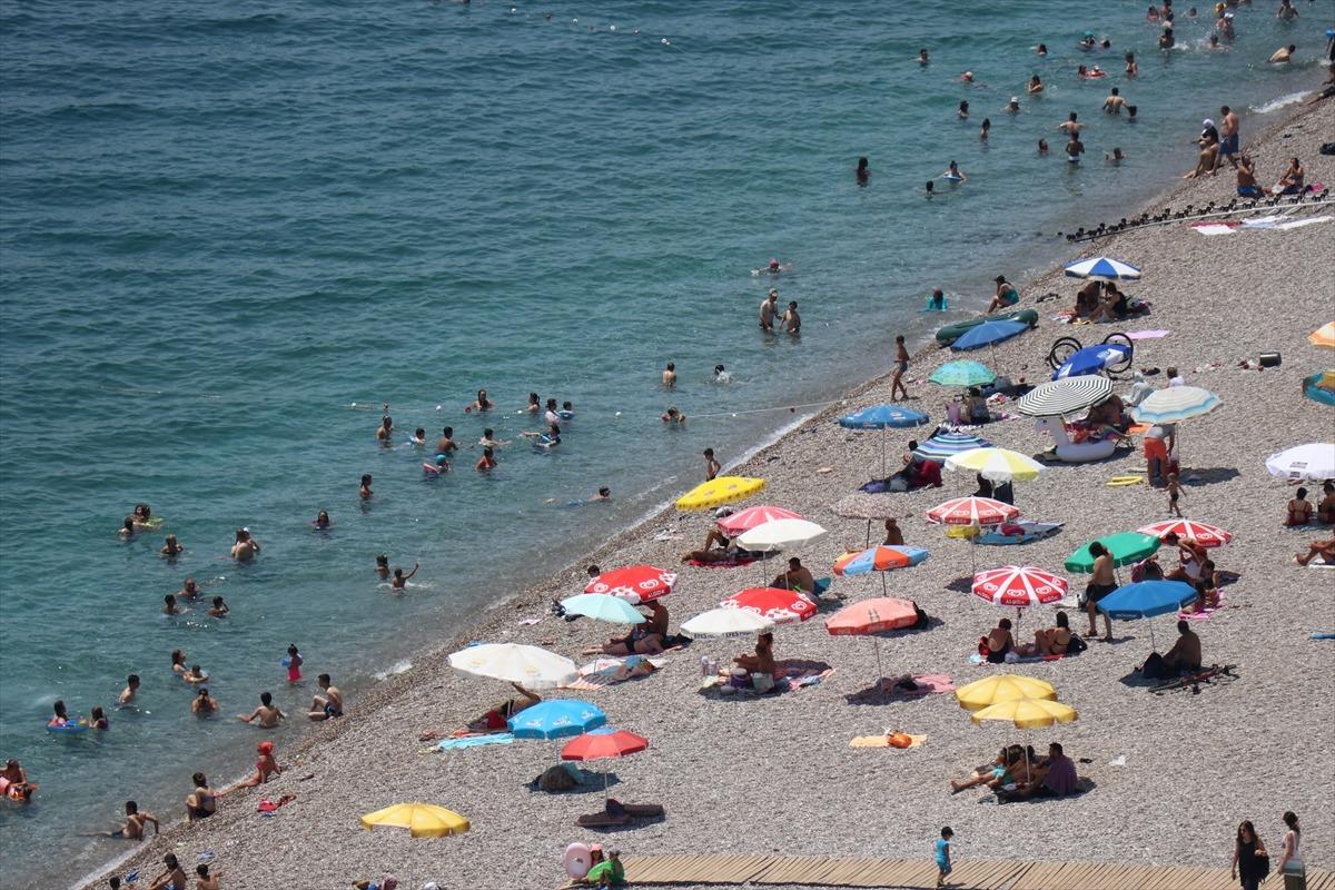 Antalya'da haftasonu yoğunluğu