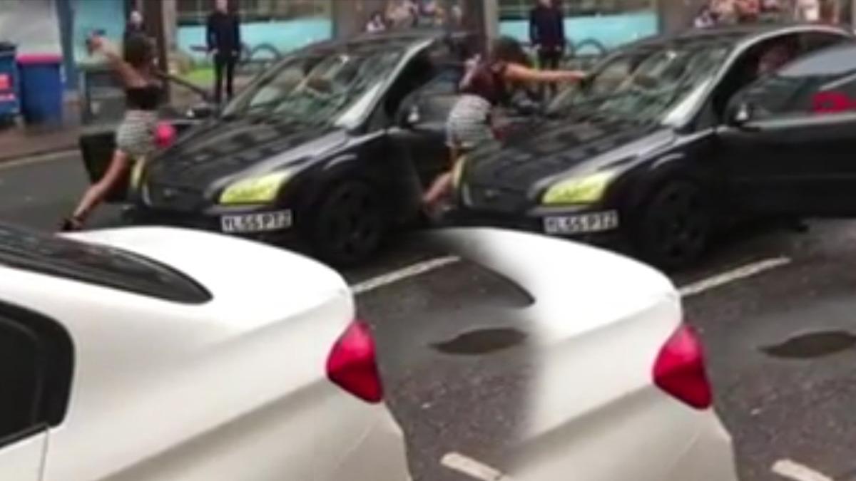 Yol kavgası, trafik ter&ouml;r&uuml;ne d&ouml;n&uuml;şt&uuml;!