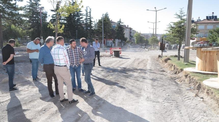 Belediye Başkanı Rasim Arı, Mustafa Parmaksız caddesinde incelemelerde bulundu