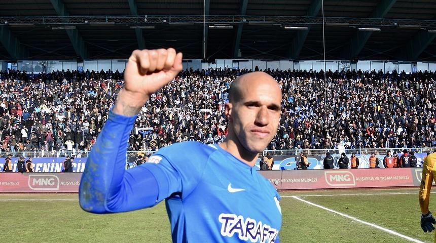 Büyükşehir Belediye Erzurumspor Gabriel Obertan'ın sözleşmesini uzattı
