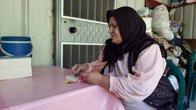 Ölen eşine verdiği sözü tutup şiir kitabı çıkardı