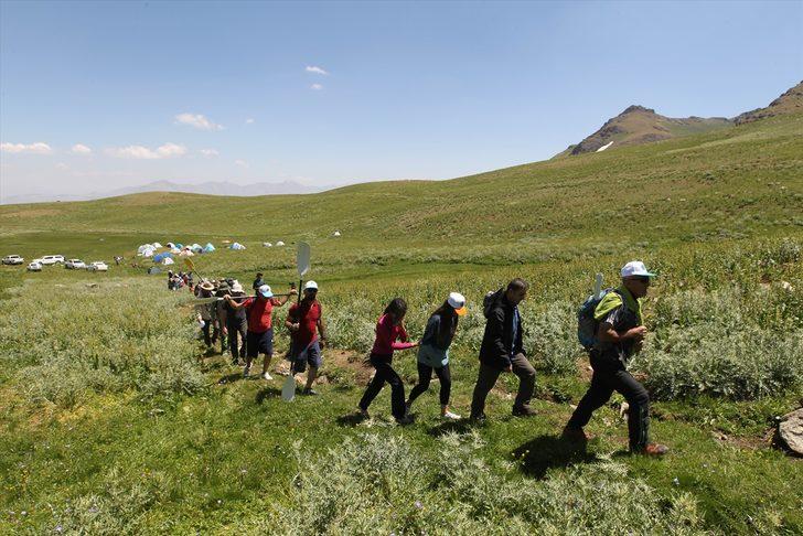 Hakkari'de 3 bin 300 rakımda kano yaptılar G1