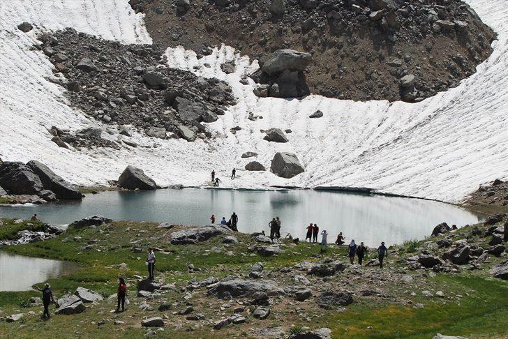 Hakkari'de 3 bin 300 rakımda kano yaptılar G3