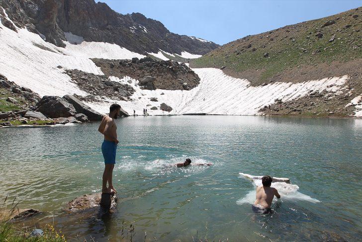 Hakkari'de 3 bin 300 rakımda kano yaptılar G4