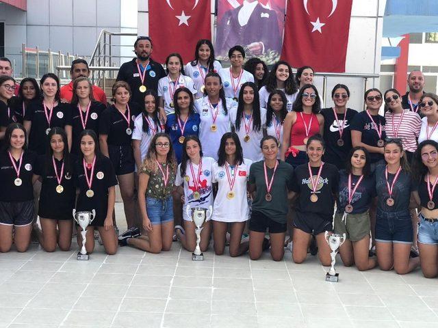 Sutopunda İskenderun Yüzme İhtisas Kulübü şampiyon oldu