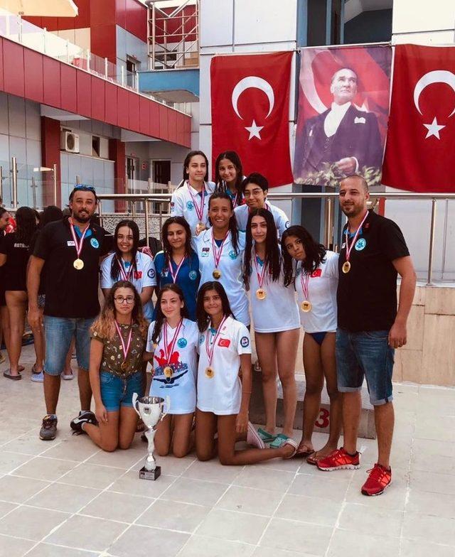 Sutopunda İskenderun Yüzme İhtisas Kulübü şampiyon oldu