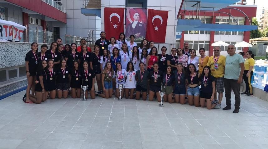Sutopunda İskenderun Y&uuml;zme İhtisas Kul&uuml;b&uuml; şampiyon oldu