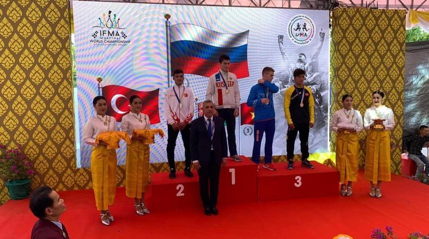 Murat Eskici başarılı Muaythai sporcularını tebrik etti