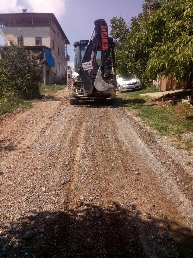 Toroslar’da yol çalışmaları aralıksız sürüyor