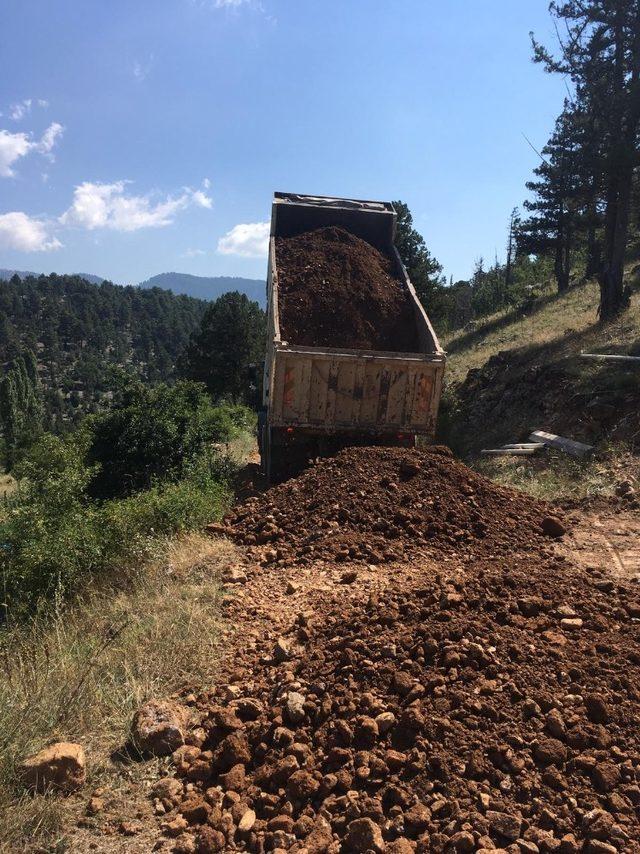 Toroslar’da yol çalışmaları aralıksız sürüyor