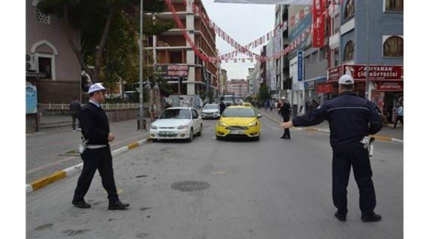 Hız yapan s&uuml;r&uuml;c&uuml;ler radara yakalandı
