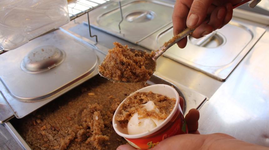 Yaz aylarının vazge&ccedil;ilmezi 'dondurmalı irmik helvası'