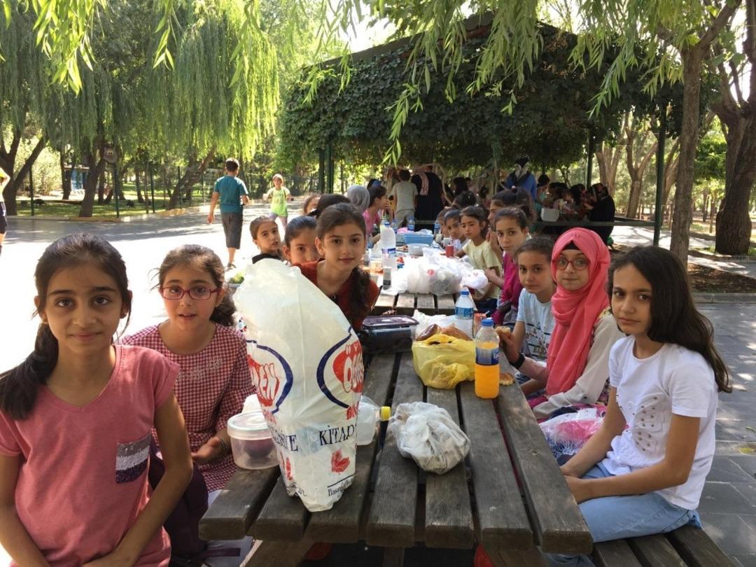 &Ouml;ğrenciler yaz tatilini dolu dolu yaşıyor