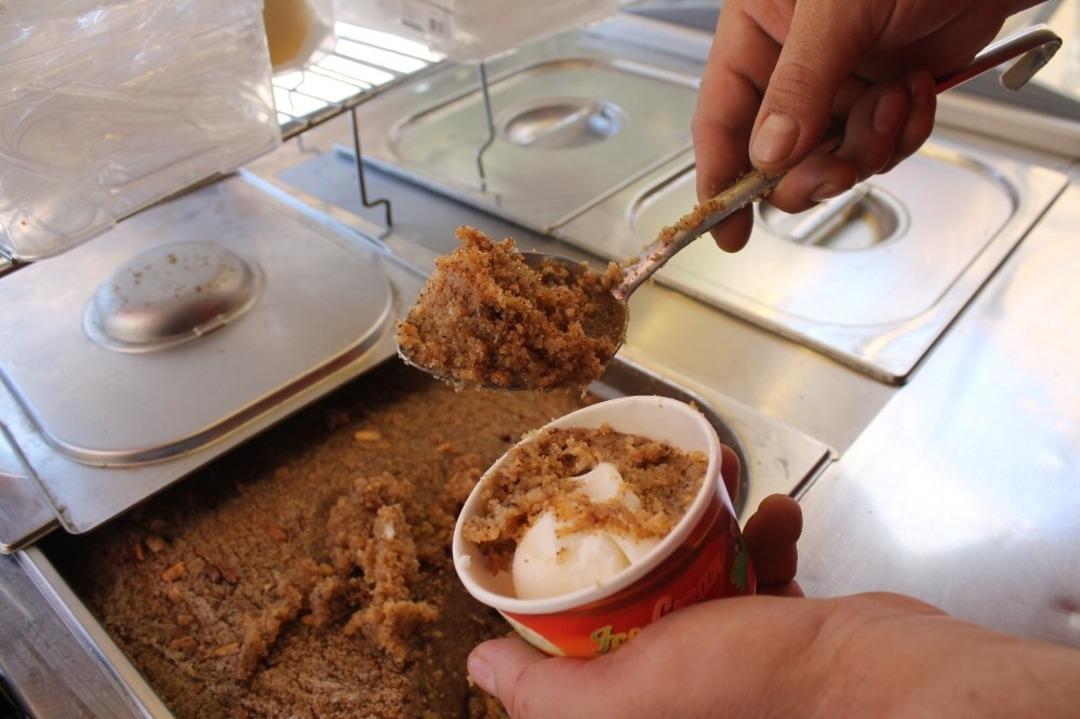 Yaz aylarının vazge&ccedil;ilmez tatlısı &rsquo;dondurmalı irmik helvası&rsquo;