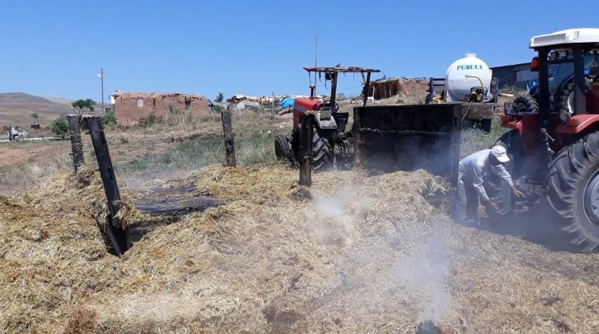 Saman y&uuml;kl&uuml; trakt&ouml;r k&uuml;l oldu