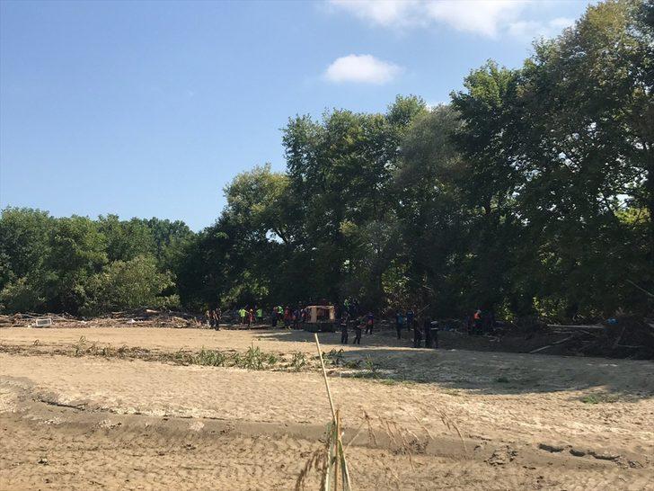 Son dakika: Düzce'deki sel felaketinde bir cansız bedene daha ulaşıldı G1