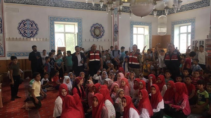 Horasan İl&ccedil;e Jandarma Trafik ekiplerinden Kuran Kursu &ouml;ğrencilerine trafik eğitimi