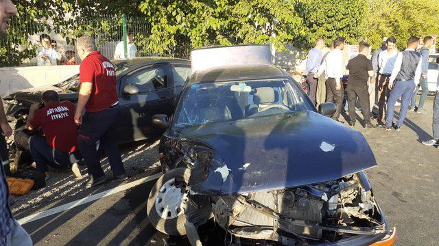 Adıyaman'da otomobiller çarpıştı: 5 yaralı