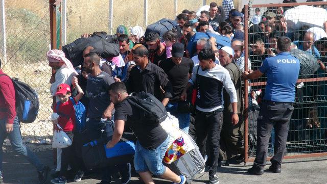 Öncüpınar'dan bayramlaşmaya giden Suriyeli sayısı 8 bin oldu